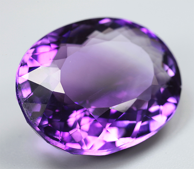 Насыщенный аметист высокой чистоты 15,86 карата