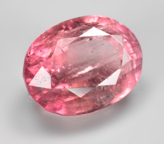 Насыщенно-розовый турмалин 3,41 карата