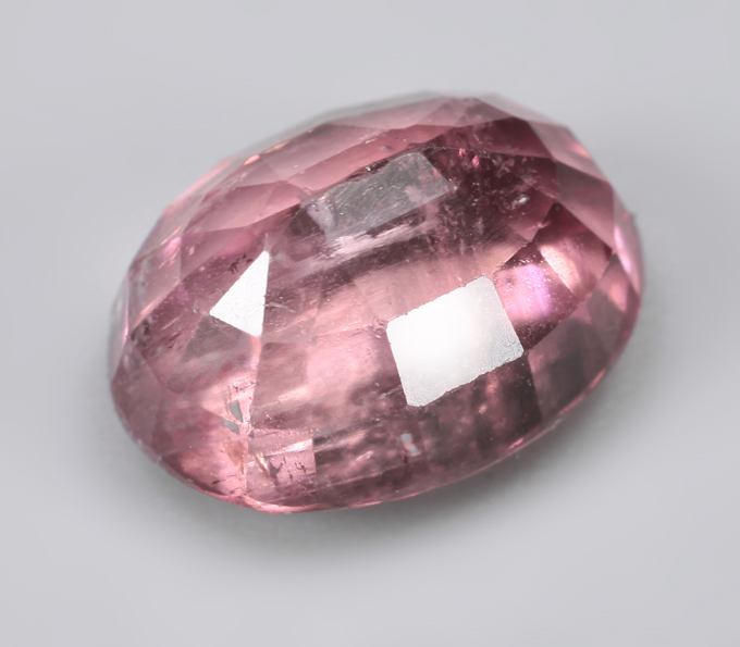 Насыщенно-розовый турмалин 3,41 карата