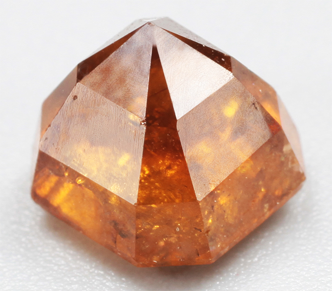 Редкий бастнезит ювелирного качества 3,48 карата