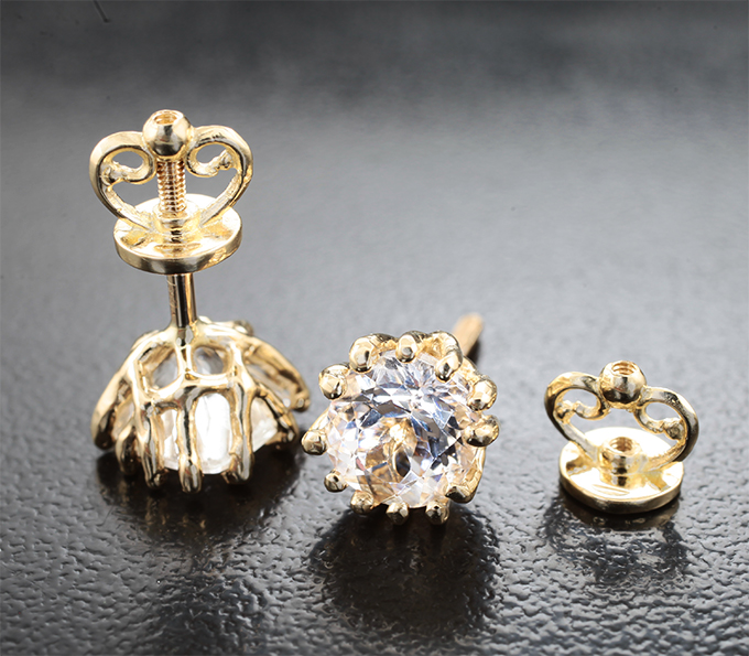 Пусеты с фенакитом 1,56 карата и данбуритом 1,37 карата