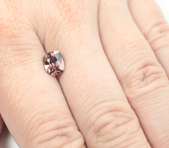 Чистейший падпараджа циркон 2,72 карата