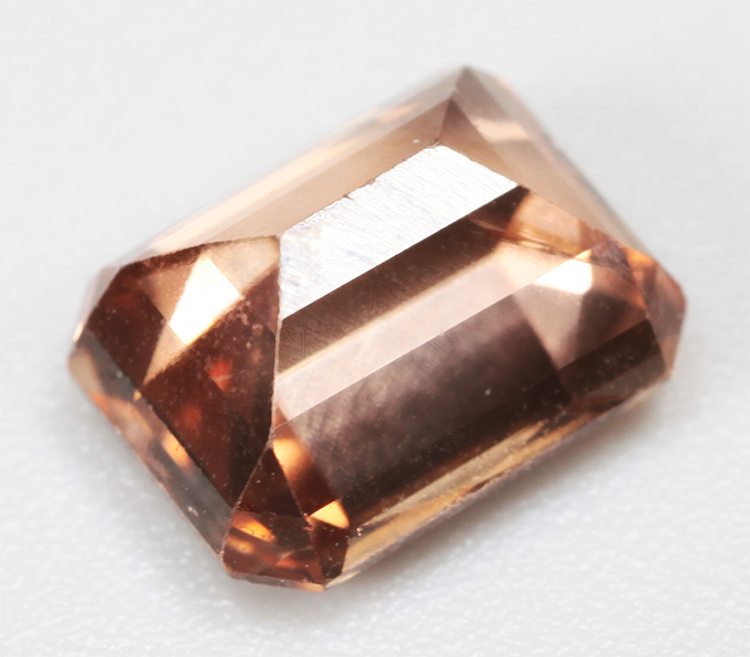 Желто-оранжевый циркон 1,94 карата