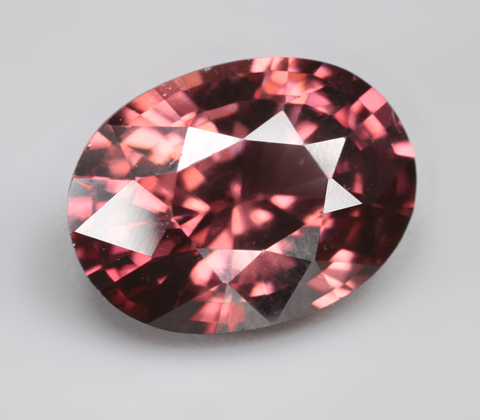 Чистейший падпараджа циркон 3,04 карата