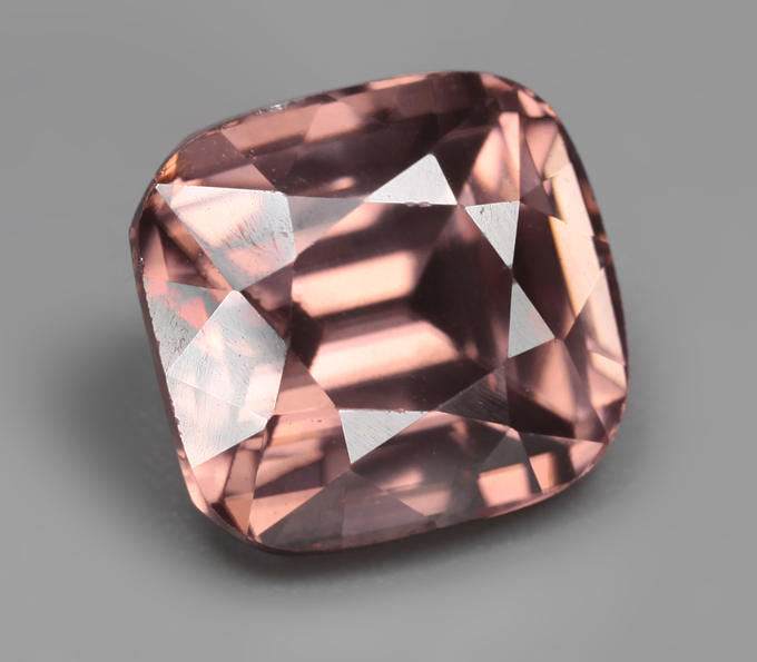 Чистейший падпараджа циркон 3,11 карата