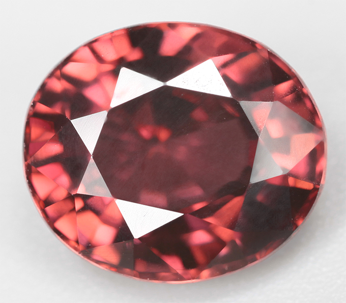 Чистейший оранжево-красный циркон 3,66 карата