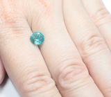 "Неоновый" апатит 2,2 карата