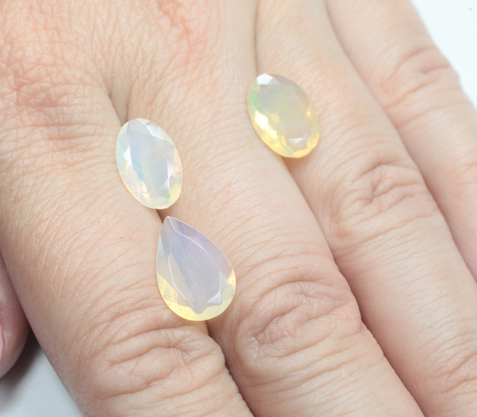 Набор из 3 ограненных эфиопских опалов 4,71 карата