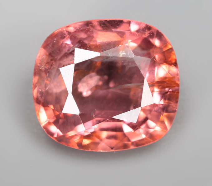 Яркая падпараджа шпинель 1,95 карата