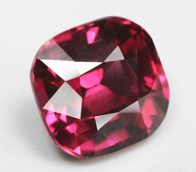 Чистейший умбалит гранат 3,87 карата