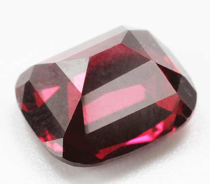 Чистейший умбалит гранат 3,47 карата