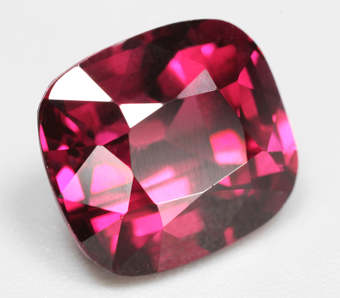 Чистейший умбалит гранат 3,95 карата