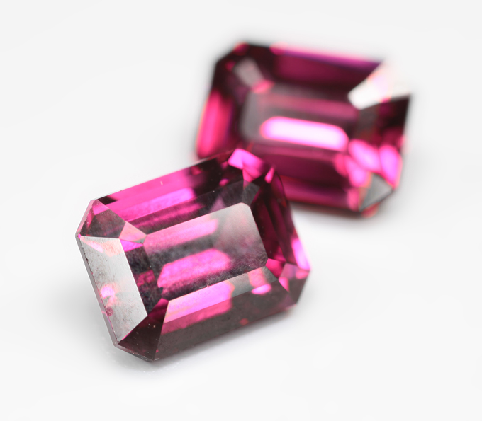 Редкая пара умбалитов гранатов высокой чистоты 6,88 карата