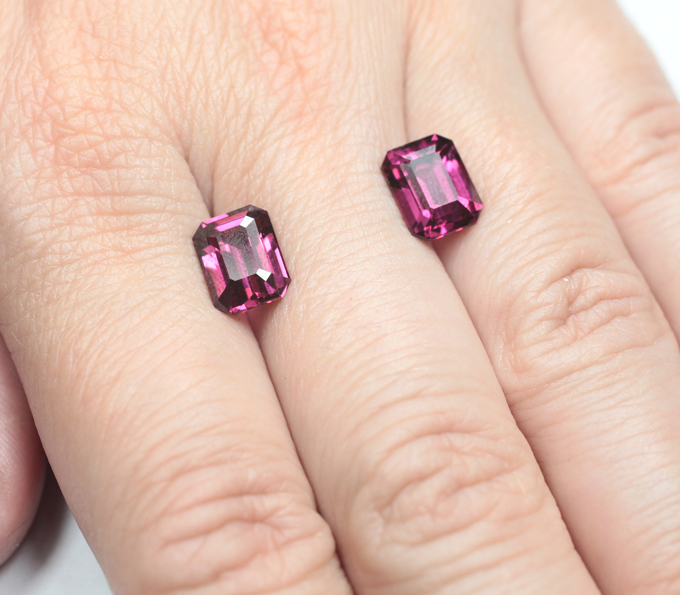 Редкая пара умбалитов гранатов высокой чистоты 6,88 карата