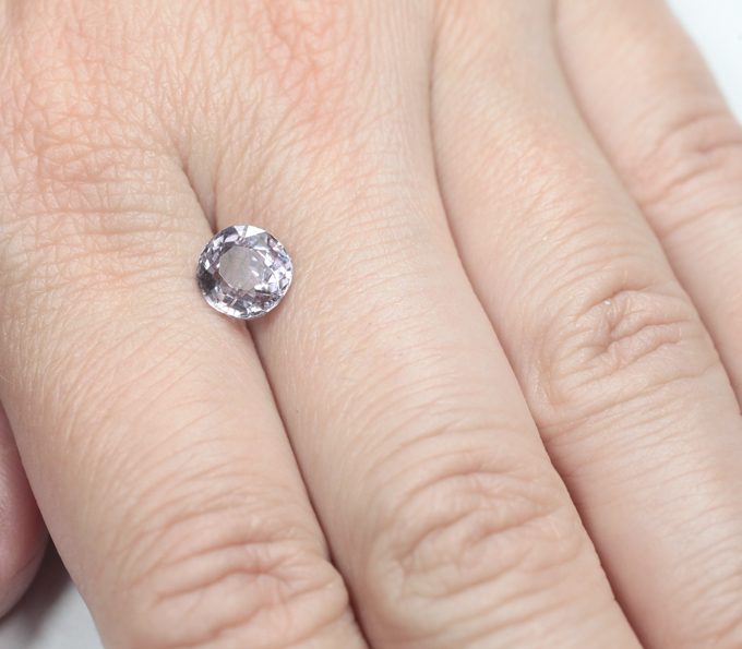 Шпинель со сменой цвета 2,24 карата