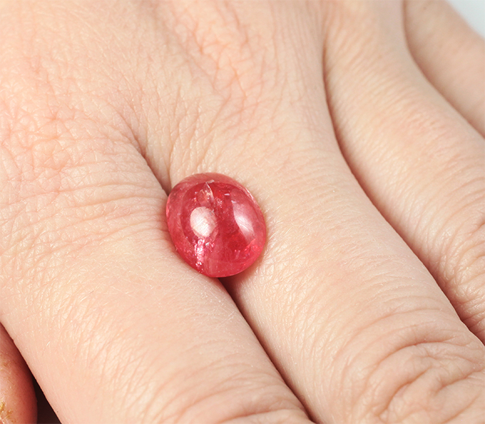 Редкий родонит 5,71 карата