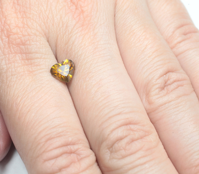 Оранжевато-желтый сфалерит редкой огранки 1,47 карата