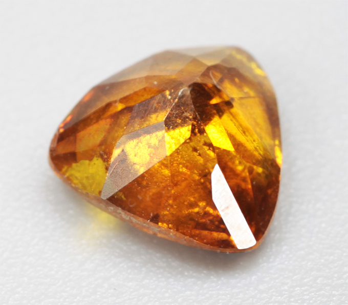 Насыщенно-желтый сфалерит 0,91 карата