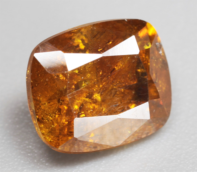 Оранжевато-желтый сфалерит 1,29 карата