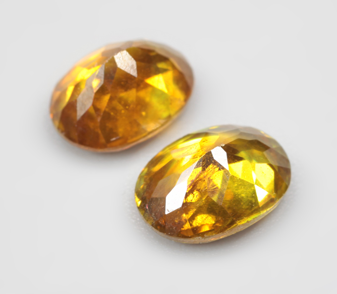 Пара желтых сфалеритов 2,77 карата