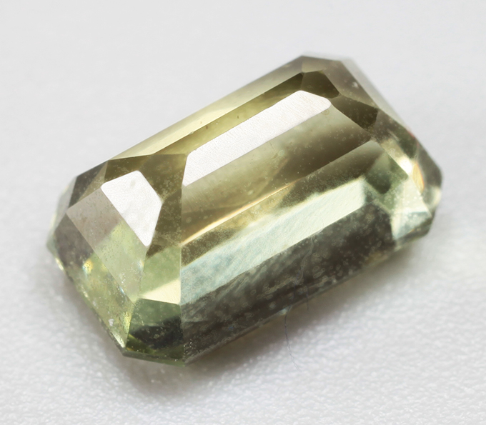 Желто-зеленый апатит 2,02 карата