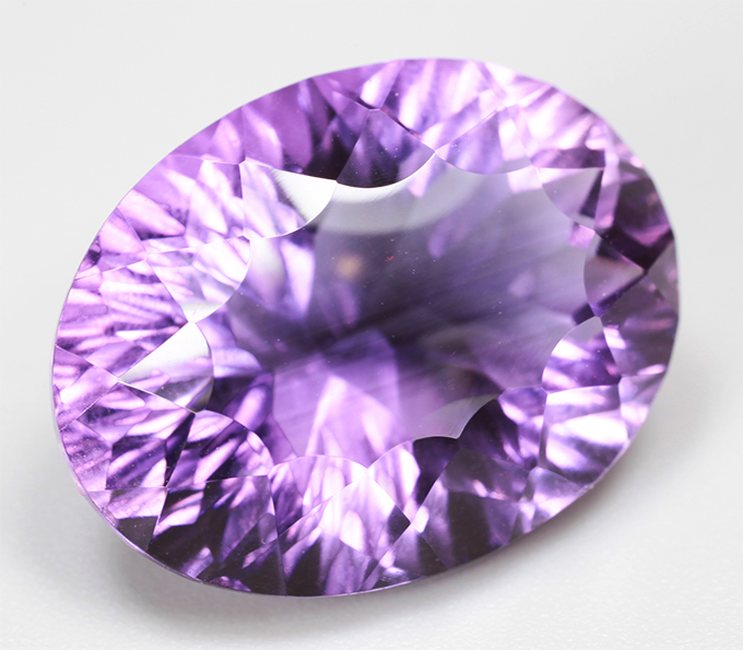 Чистейший аметист лазерной огранки 14,79 карата