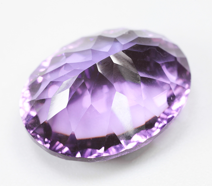 Чистейший аметист лазерной огранки 14,79 карата