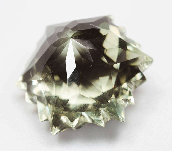 Удивительный зеленый аметист авторской огранки 9,06 карата