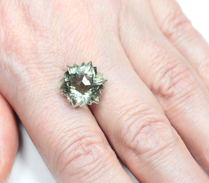 Удивительный зеленый аметист авторской огранки 9,06 карата