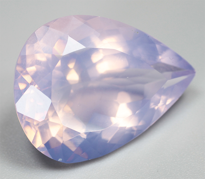 Чистейший крупный лавандовый аметист 15,97 карата