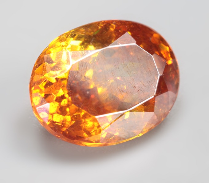 Ярко-желтый сфалерит высокой дисперсии 4,28 карата