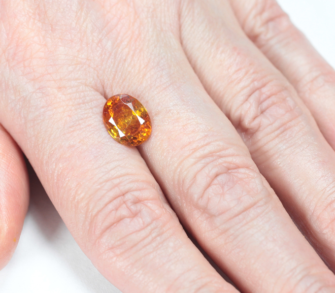 Ярко-желтый сфалерит высокой дисперсии 4,28 карата