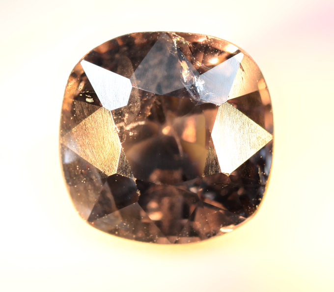 Шпинель со сменой цвета 1,91 карата