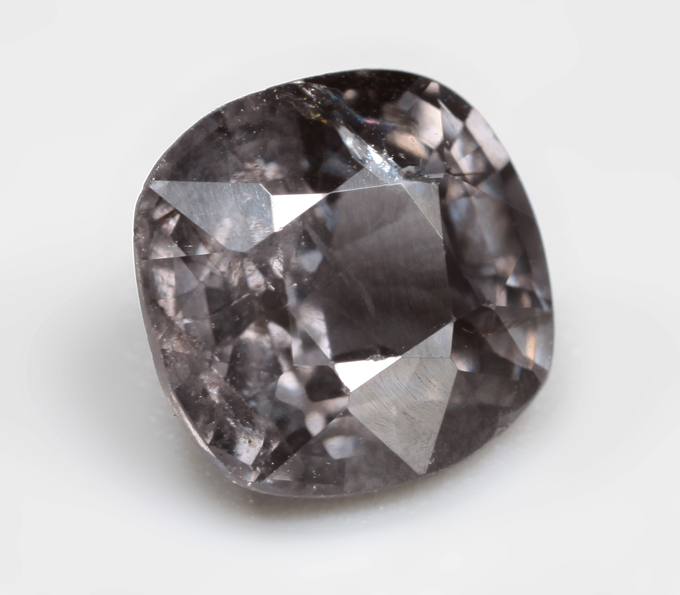 Шпинель со сменой цвета 1,91 карата