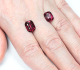 Крупная пара умбалитов гранатов топовых цветовых характеристик 7,92 карата