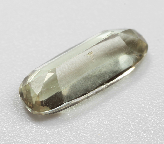 Диаспор редкой огранки 1,27 карата