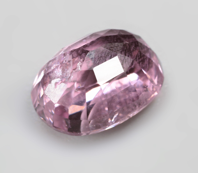Розовато-пурпурная шпинель 2,3 карата