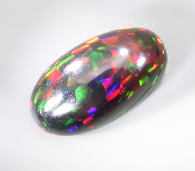 Потрясающей красоты опал в цветах "Арлекин" 3,13 карата