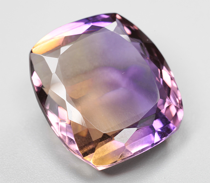 Чистейший крупный контрастный аметрин 13,92 карата