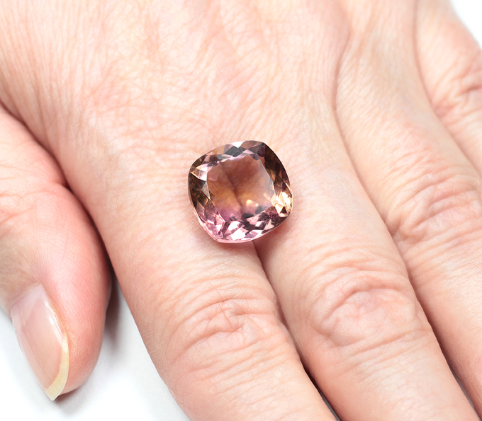 Чистейший крупный контрастный аметрин 11,49 карата