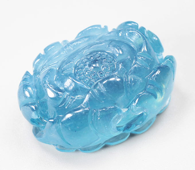 Насыщенный крупный резной аквамарин 38,55 карата