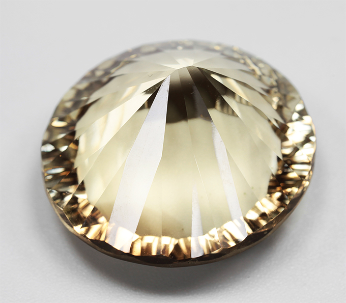 Чистейший крупный цитрин лазерной огранки 38,67 карата