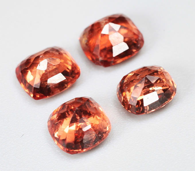 Набор из 4 красно-оранжевых шпинелей 3,42 карата