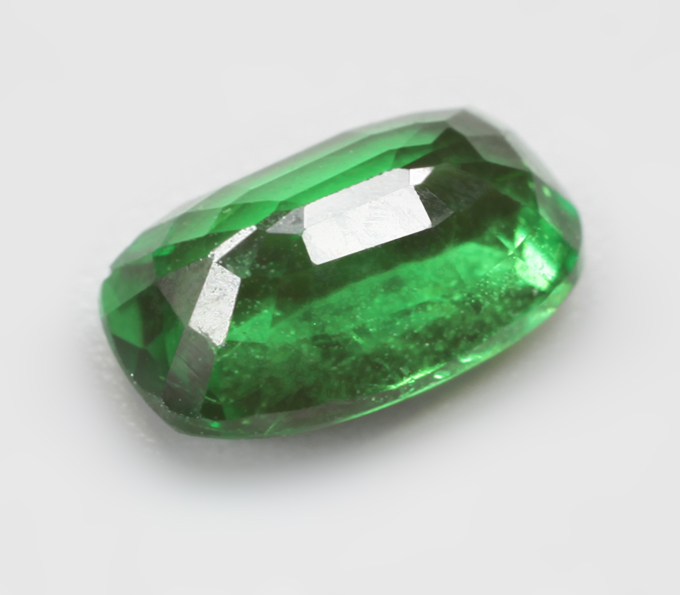 Яркий насыщенный цаворит гранат 0,91 карата