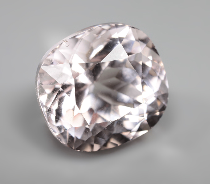 Крупный морганит 7,48 карата