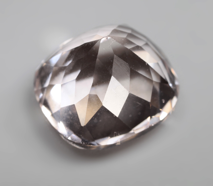 Крупный морганит 7,48 карата