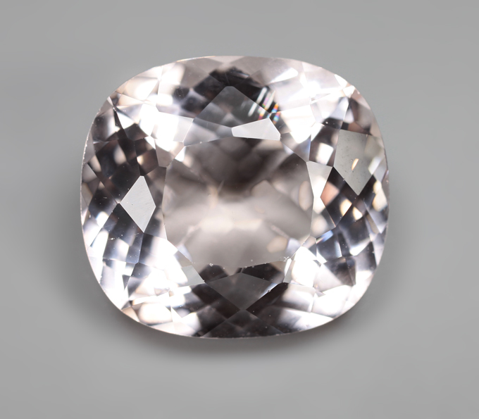 Крупный морганит 17,45 карата