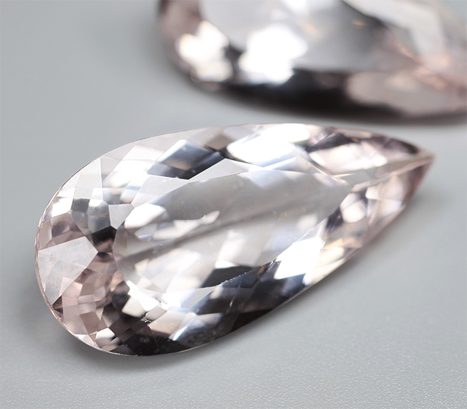 Эксклюзивный размер! Чистейшая пара бразильских морганитов 44,45 карата