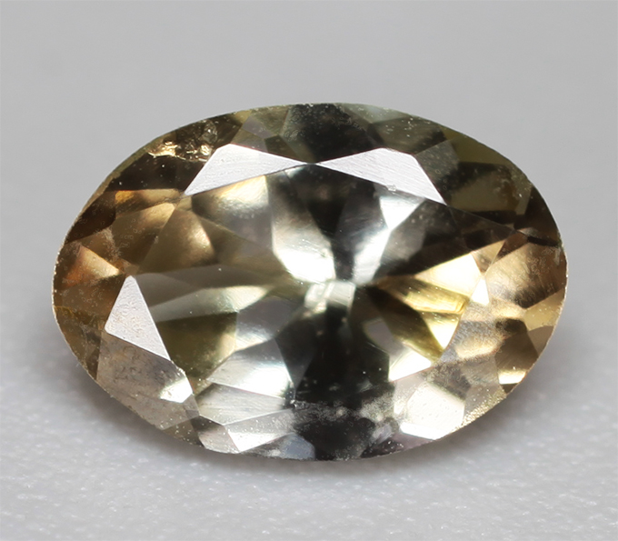 Зеленовато-желтый цоизит 0,41 карата