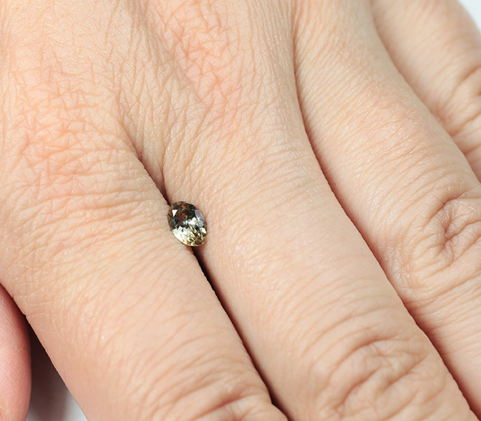 Зеленовато-желтый цоизит 0,41 карата